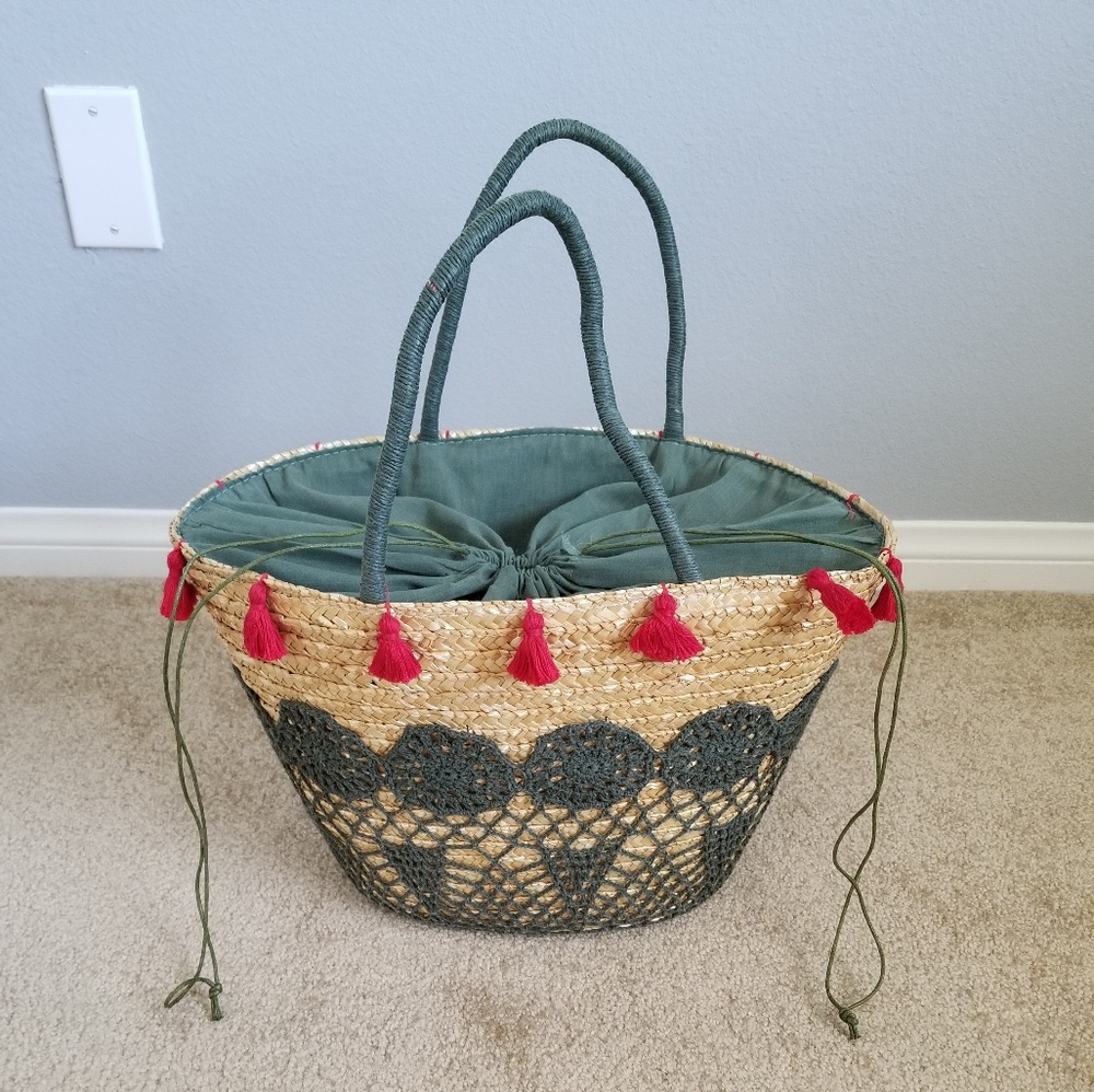 Straw crochet bag